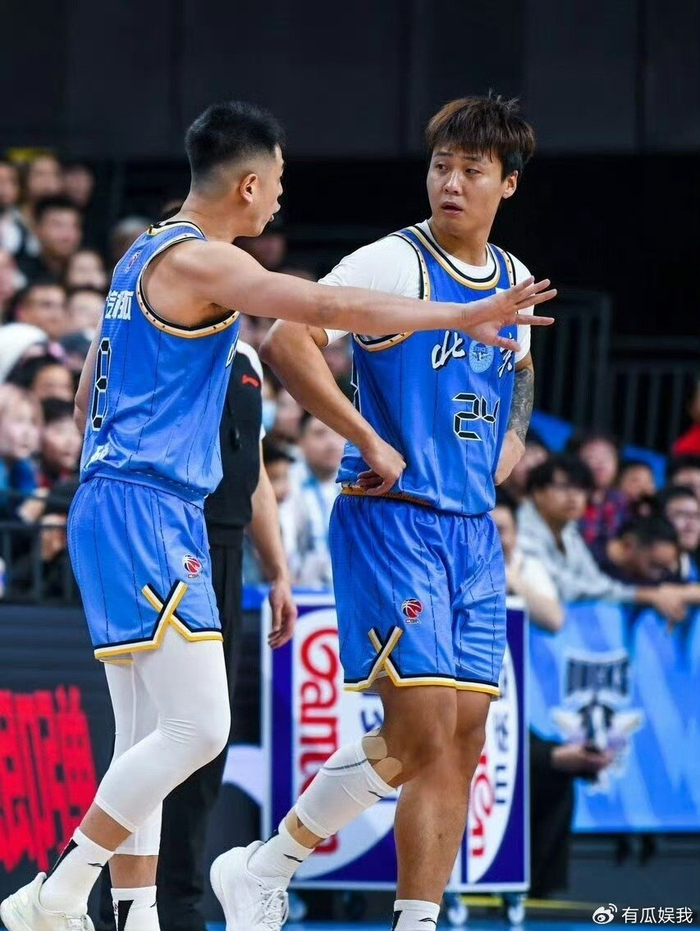 3分险胜，广厦双杀北京队！孙铭徽13+11怒吼庆祝，曾凡博10中2|浙江广厦|联赛|北京首钢|广东男篮|陈盈骏_新浪体育_新浪新闻