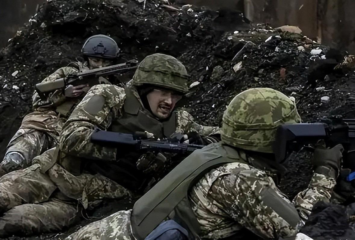 1：19，俄乌战损比披露，574架无人机和40枚导弹空袭，美工厂被炸